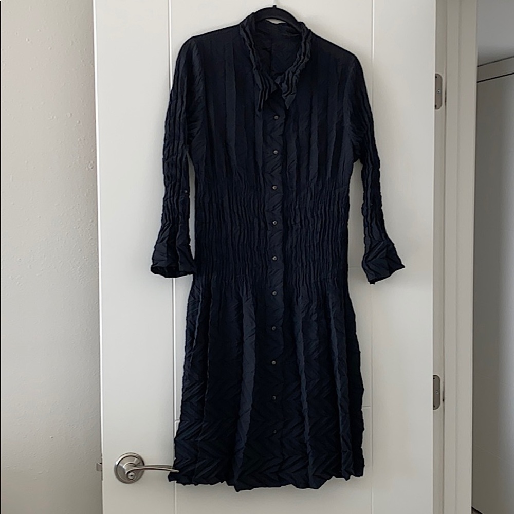 Babette Snap front Black Crinkle Textured Dress M